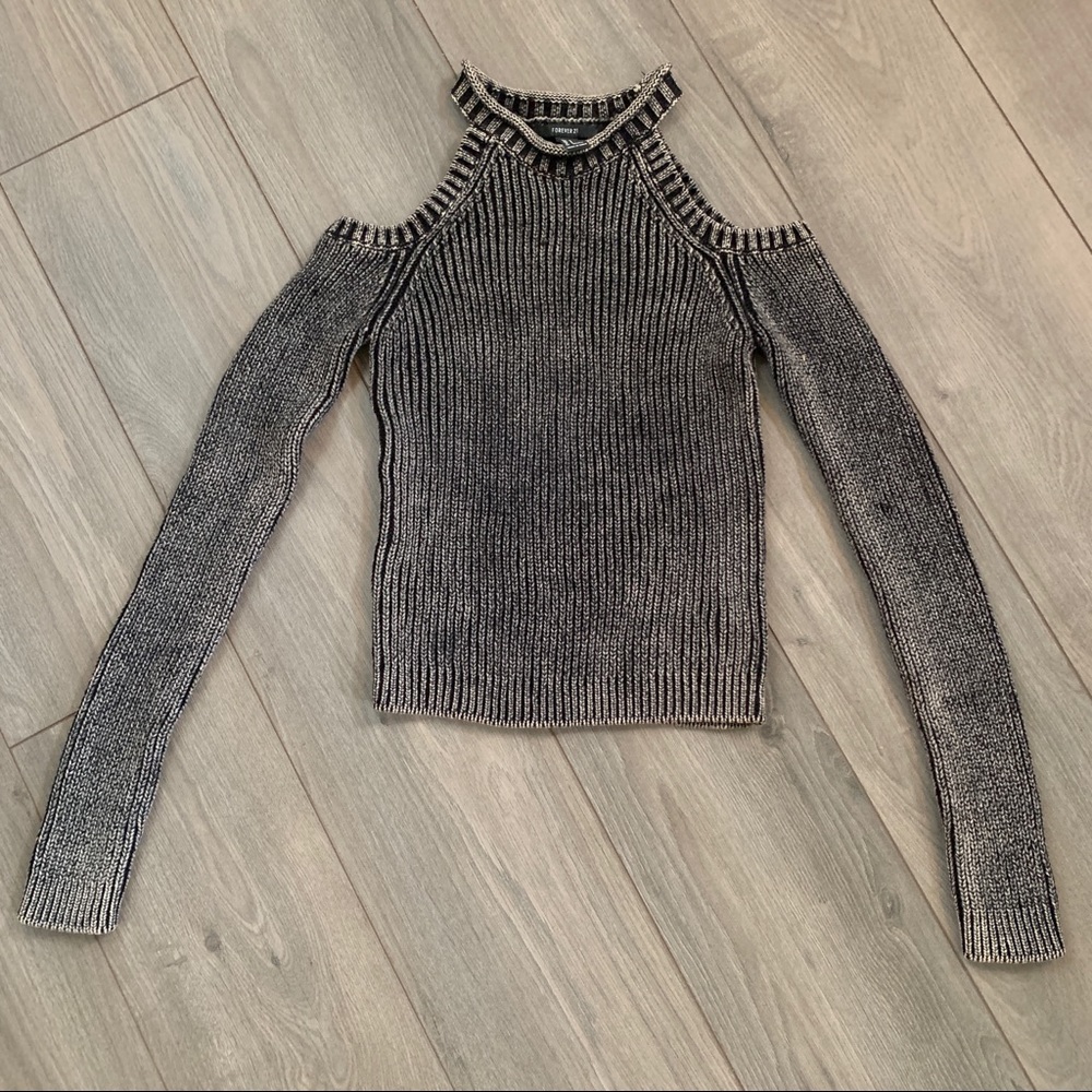 •NWOT•Cold Shoulder Sweater- Forever 21